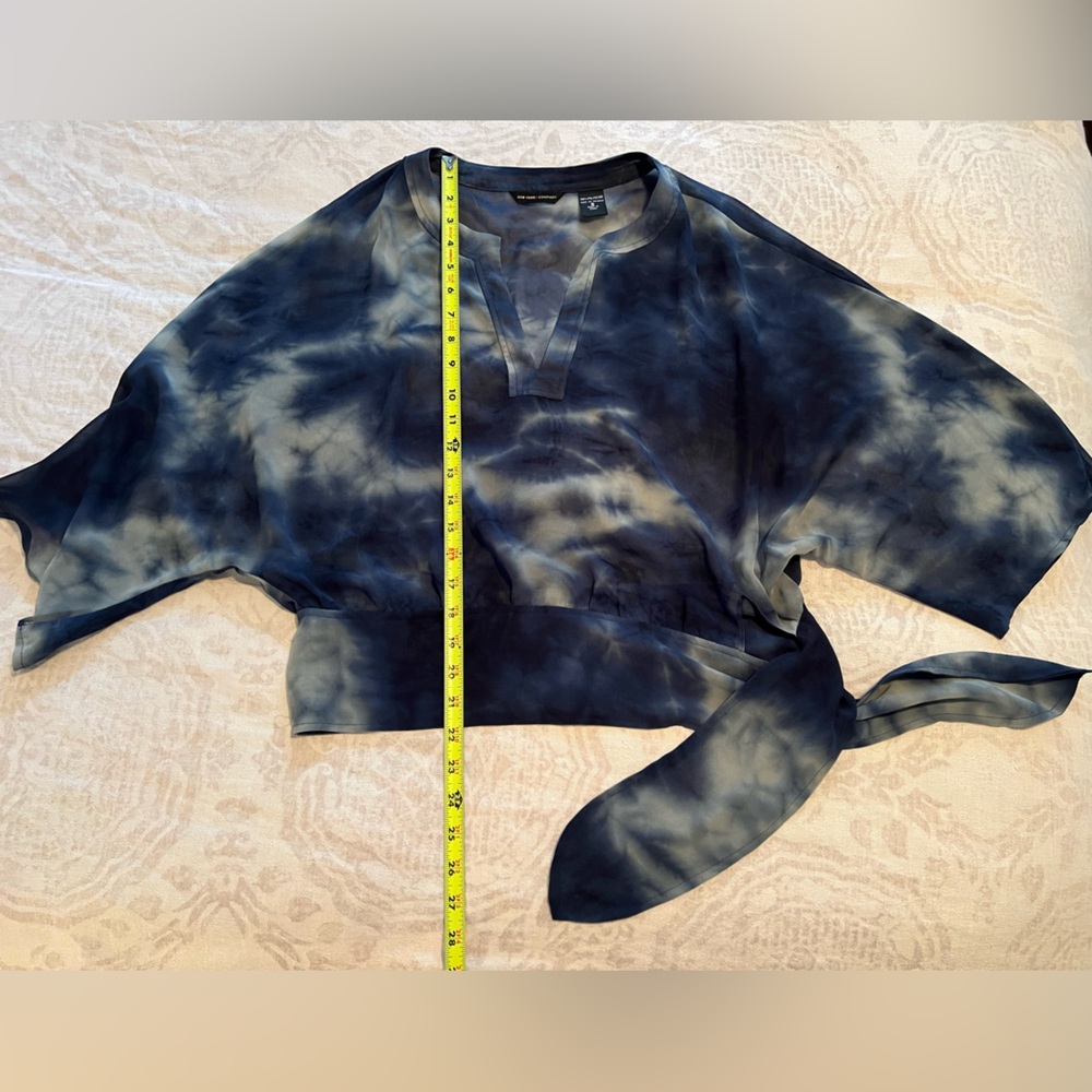 New York & Company Blue Tie-Dye Top